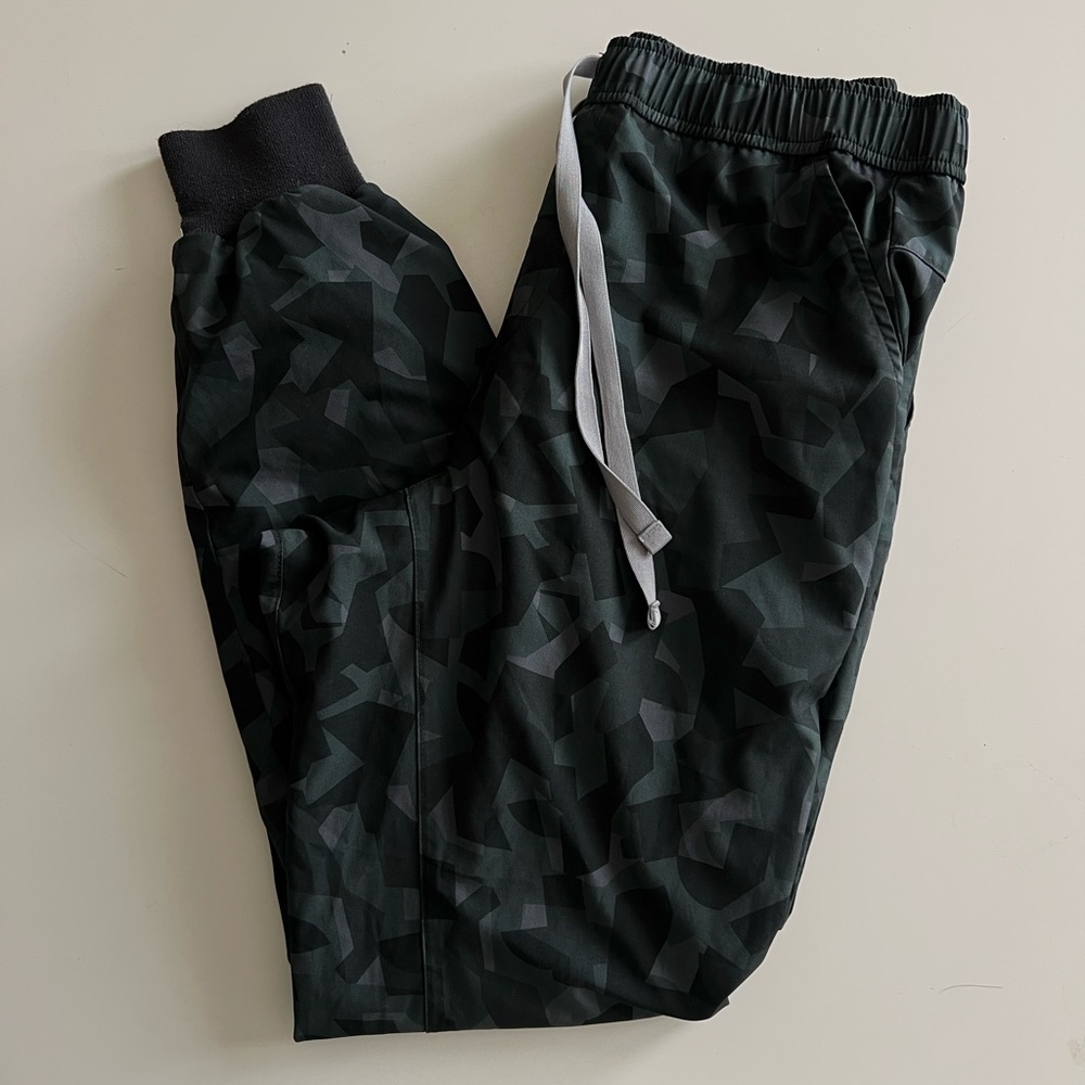 FIGS Zamora FREEx Jogger Scrub Pants Bonsai Camo Women’s Size XS Short